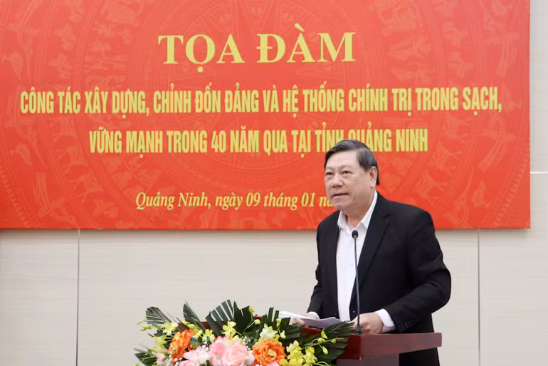 Đồng chí Trần Văn Rón, Phó Chủ nhiệm Thường trực Ủy ban Kiểm tra Trung ương phát biểu kết luận tại buổi tọa đàm.