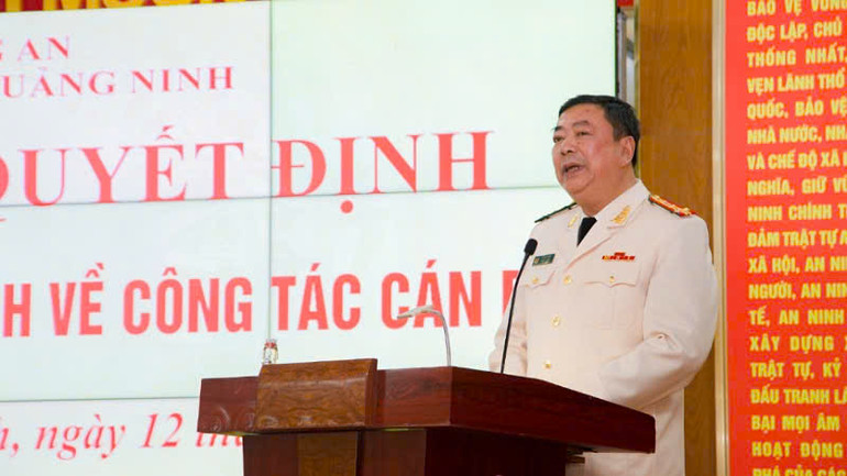 Đại tá Lê Đức Hiền, Trưởng Phòng Hậu cần phát biểu tại buổi Lễ.