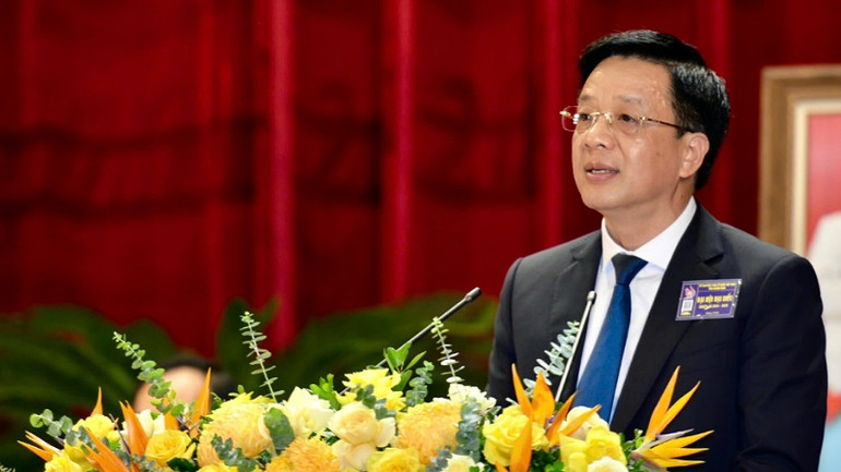 Đồng chí Nguyễn Văn Hồi, Ủy viên Ban Thường vụ Tỉnh ủy, Trưởng ban Dân vận, Chủ tịch Ủy ban Mặt trận Tổ quốc tỉnh Quảng Ninh khóa XI, trình bày báo cáo tại đại hội.