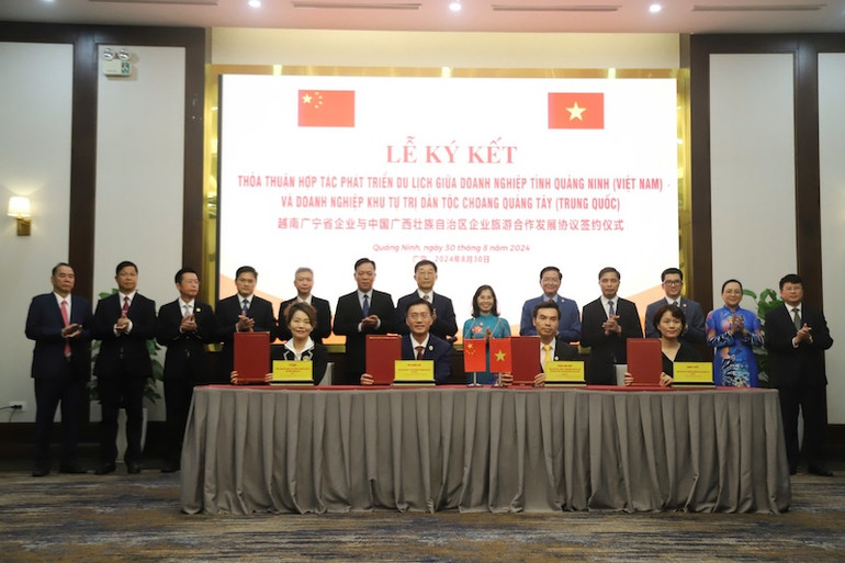 Ký kết thỏa thuận hợp tác phát triển du lịch giữa doanh nghiệp tỉnh Quảng Ninh và doanh nghiệp Khu tự trị Dân tộc Choang Quảng Tây, Trung Quốc.