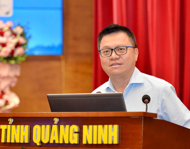 Tổng Biên tập Báo Nhân Dân Lê Quốc Minh chia sẻ về chuyển đổi số và xu thế phát triển của báo chí trong tương lai tại hội thảo. Tổng Biên tập Báo Nhân Dân Lê Quốc Minh chia sẻ về chuyển đổi số và xu thế phát triển của báo chí trong tương lai tại hội thảo.