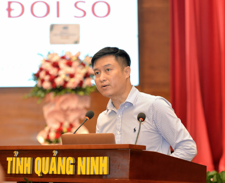 Phó Tổng Biên tập Báo điện tử VietNamPlus Nguyễn Hoàng Nhật chia sẻ những kinh nghiệm trong chuyển đổi số tại hội thảo. Phó Tổng Biên tập Báo điện tử VietNamPlus Nguyễn Hoàng Nhật chia sẻ những kinh nghiệm trong chuyển đổi số tại hội thảo.