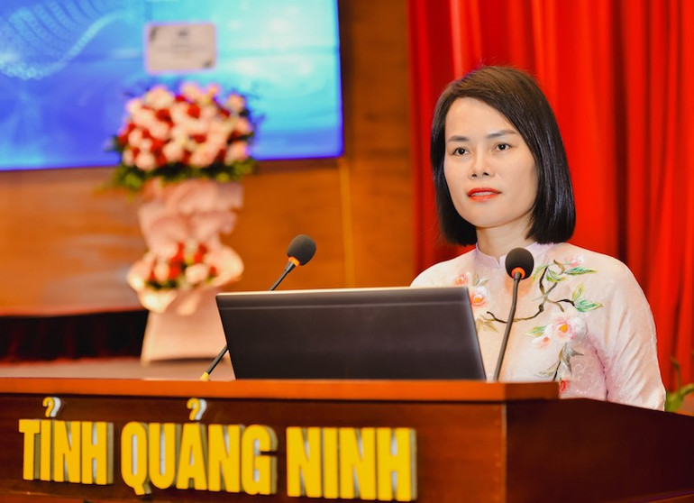 Nhà báo Bùi Thị Thu Hương, Phó Giám đốc Trung tâm Truyền thông tỉnh Quảng Ninh tham luận tại hội thảo. Nhà báo Bùi Thị Thu Hương, Phó Giám đốc Trung tâm Truyền thông tỉnh Quảng Ninh tham luận tại hội thảo.