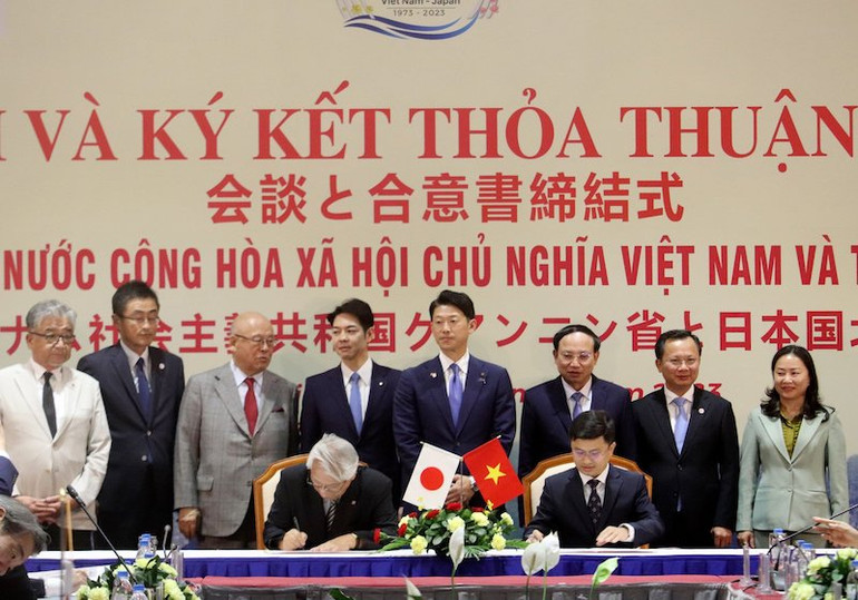 Lễ ký kết thỏa thuận hợp tác giữa trường Đại học Hạ Long và Trường Đại học Asahikawa.