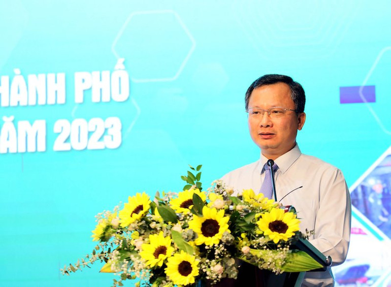 Quyền Chủ tịch Ủy ban nhân dân tỉnh Quảng Ninh Cao Tường Huy phát biểu tại Hội nghị.