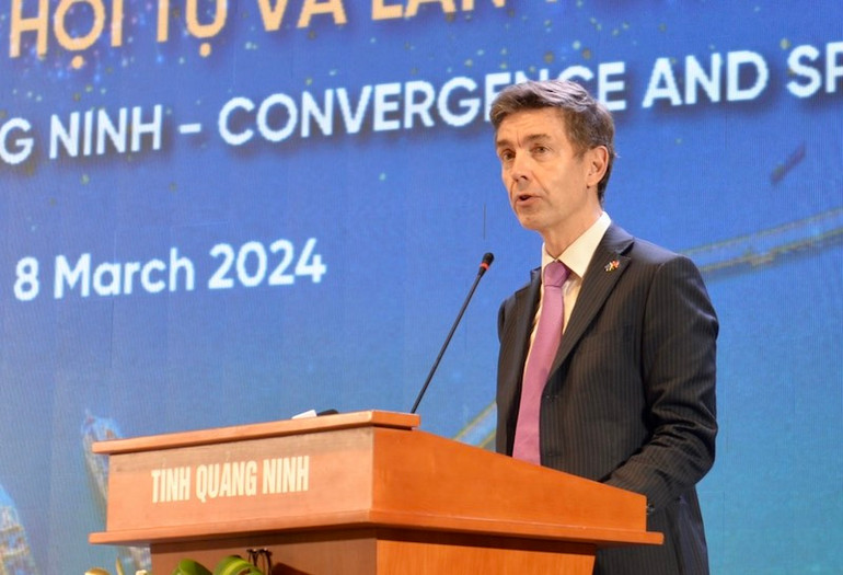 Ông Julien Gueier, Đại sứ Liên minh Châu Âu tại Việt Nam phát biểu tại chương trình gặp gỡ Xuân Giáp Thìn 2024.