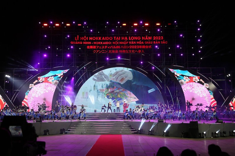 Chương trình nghệ thuật đặc sắc tại lễ khai mạc.