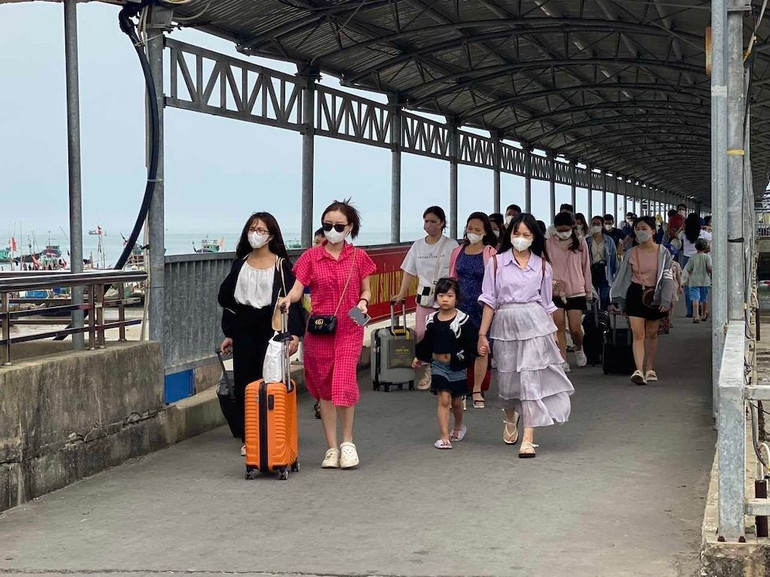 Dự báo đảo Cô Tô sẽ đón khoảng 16.000 lượt khách trong kỳ nghỉ lễ 30/4 và 1/5.