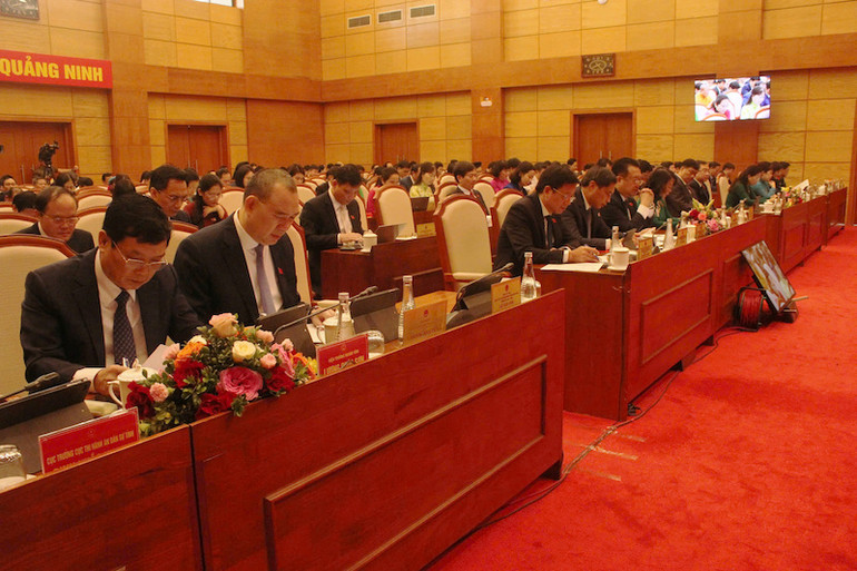 Các đại biểu tham dự kỳ họp.