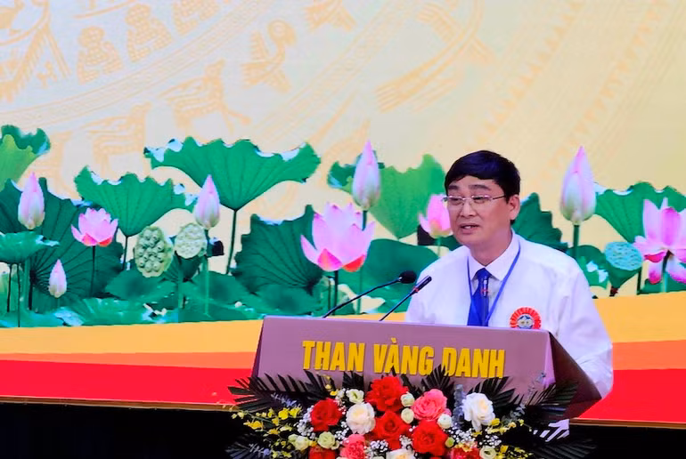 Giám đốc Công ty cổ phần Than Vàng Danh-Vinacomin Phạm Văn Minh phát biểu tại buổi lễ.