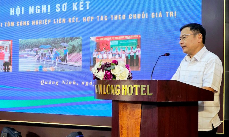 Lãnh đạo Cục thủy sản, Bộ Nông nghiệp và Phát triển nông thôn phát biểu khai mạc hội nghị. Lãnh đạo Cục thủy sản, Bộ Nông nghiệp và Phát triển nông thôn phát biểu khai mạc hội nghị.