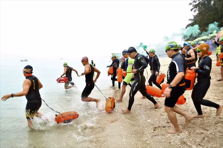 Các vận động viên xuất phát.