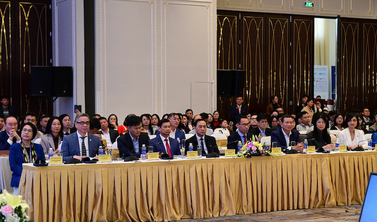 Các đại biểu tham dự diễn đàn.