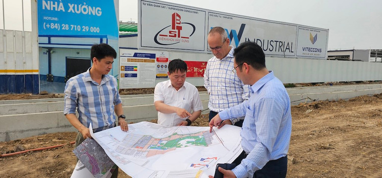 Lãnh đạo Ban Quản lý Khu kinh tế tỉnh Quảng Ninh trao đổi trực tiếp với các doanh nghiệp có dự án tại khu công nghiệp bắc Tiền Phong, thị xã Quảng Yên. Lãnh đạo Ban Quản lý Khu kinh tế tỉnh Quảng Ninh trao đổi trực tiếp với các doanh nghiệp có dự án tại khu công nghiệp bắc Tiền Phong, thị xã Quảng Yên.