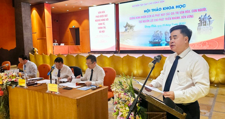 Phó GS,TS Nguyễn Minh Tuấn, Phó Tổng Biên tập phụ trách Tạp chí Cộng sản, phát biểu đề dẫn tại Hội thảo.