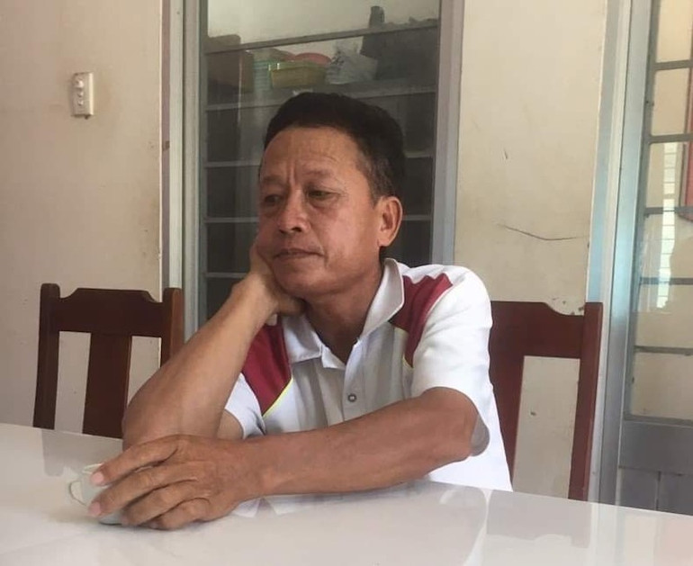 Đối tượng Hoàng Văn Khanh bị bắt sau 28 năm bị truy nã về tội mua bán trái phép vật liệu nổ. Đối tượng Hoàng Văn Khanh bị bắt sau 28 năm bị truy nã về tội mua bán trái phép vật liệu nổ.