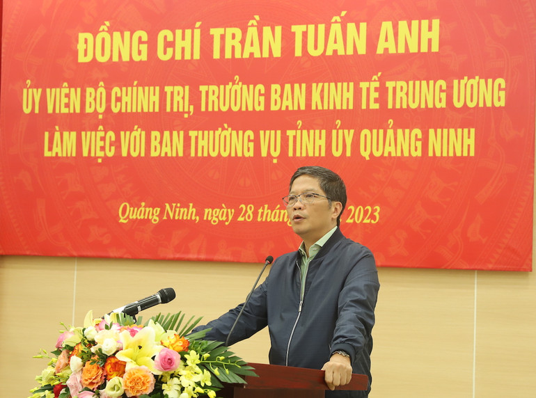 Trưởng Ban Kinh tế Trung ương Trần Tuấn Anh phát biểu kết luận tại buổi làm việc. Trưởng Ban Kinh tế Trung ương Trần Tuấn Anh phát biểu kết luận tại buổi làm việc.