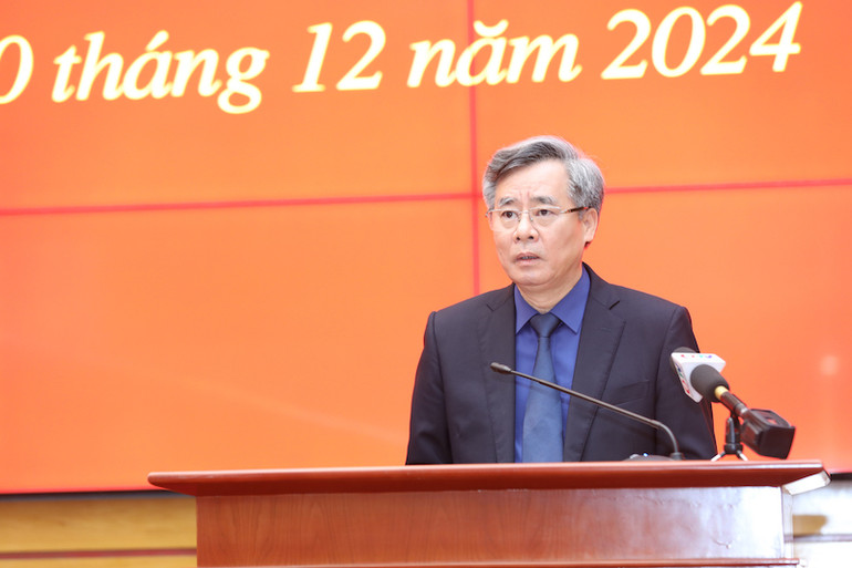 Đồng chí Nguyễn Quang Dương, Phó Trưởng Ban Tổ chức Trung ương phát biểu tại hội nghị.