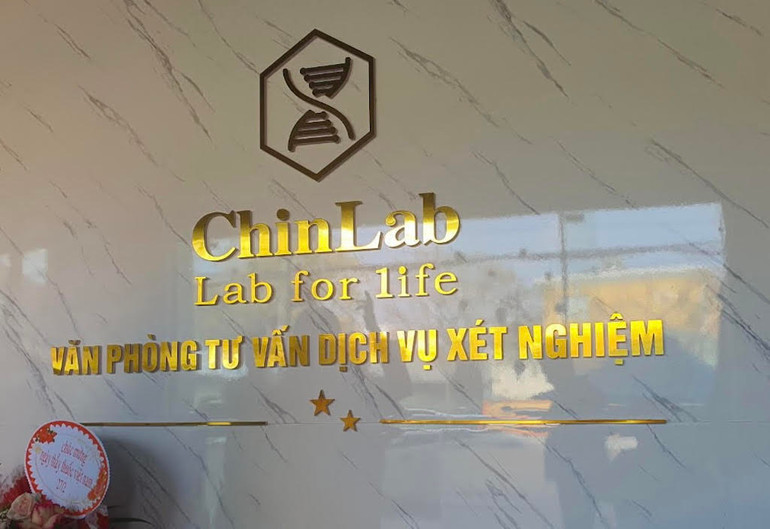 Mặc dù không đủ điều kiện nhưng cơ sở dịch vụ y tế số 5, phường Ka Long, thành phố Móng Cái vẫn tự ý tư vấn xét nghiệm Sars-Cov-2. Mặc dù không đủ điều kiện nhưng cơ sở dịch vụ y tế số 5, phường Ka Long, thành phố Móng Cái vẫn tự ý tư vấn xét nghiệm Sars-Cov-2.