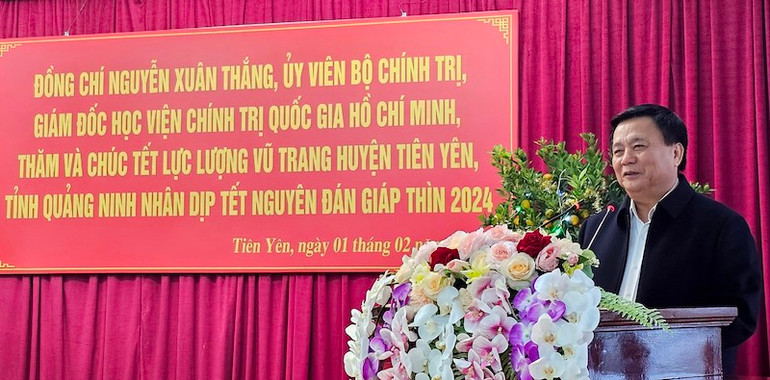 Đồng chí Nguyễn Xuân Thắng chúc Tết các đơn vị lực lượng vũ trang trên địa bàn huyện Tiên Yên.