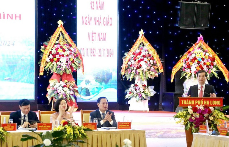 Bí thư Thành ủy Hạ Long Vũ Quyết Tiến phát biểu tại hội thảo.