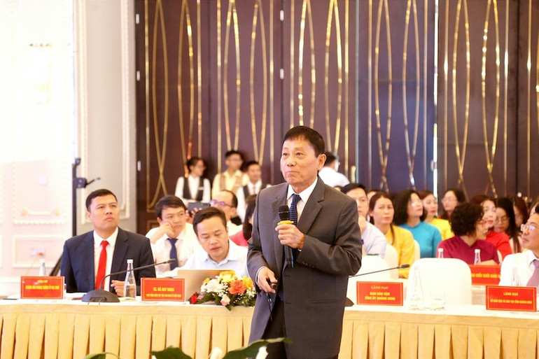 Giáo sư, Tiến sĩ, Nhà giáo Nhân dân Mai Trọng Nhuận tham luận tại hội thảo.