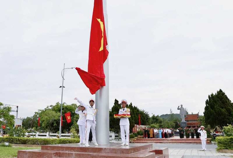 Lễ Thượng cờ tổ quốc trên đảo tiền tiêu Cô Tô trong sáng 2/9.