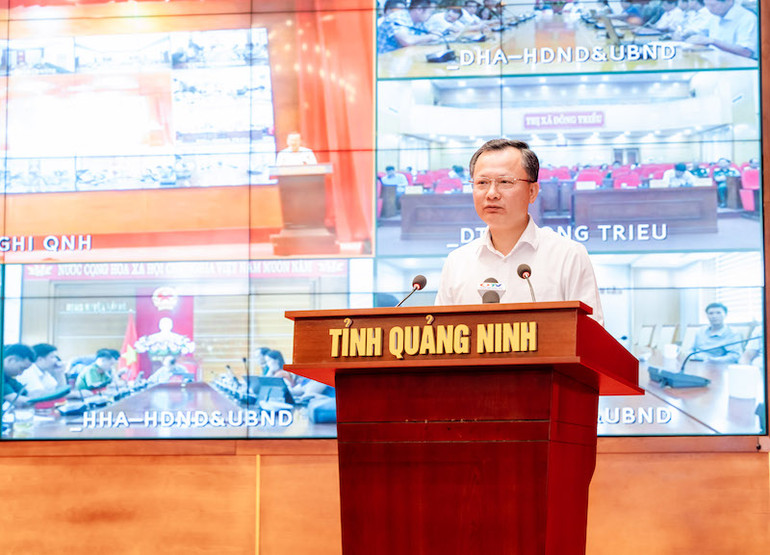 Chủ tịch Ủy ban nhân dân tỉnh Quảng Ninh phát biểu tại hội nghị.