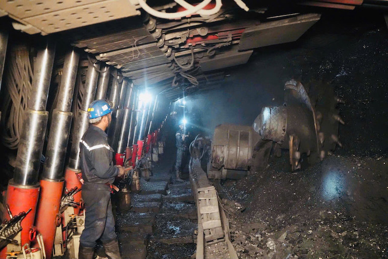 Hoạt động sản xuất tại Công ty than Hạ Long đã trở lại bình thường sau bão số 3. Hoạt động sản xuất tại Công ty than Hạ Long đã trở lại bình thường sau bão số 3.