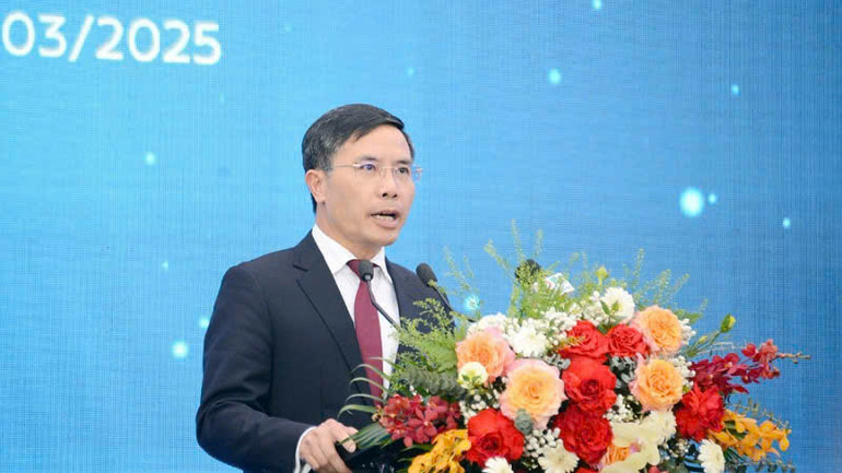 Chủ tịch Ủy ban nhân dân tỉnh Quảng Ninh Phạm Đức Ấn phát biểu tại lễ khai mạc. Chủ tịch Ủy ban nhân dân tỉnh Quảng Ninh Phạm Đức Ấn phát biểu tại lễ khai mạc.