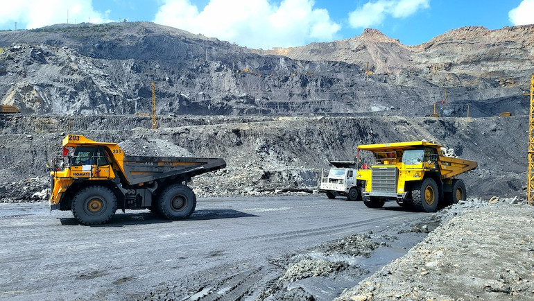 Ngành than không ngừng đầu tư trang thiết bị hiện đại đáp ứng yêu cầu khai thác than.