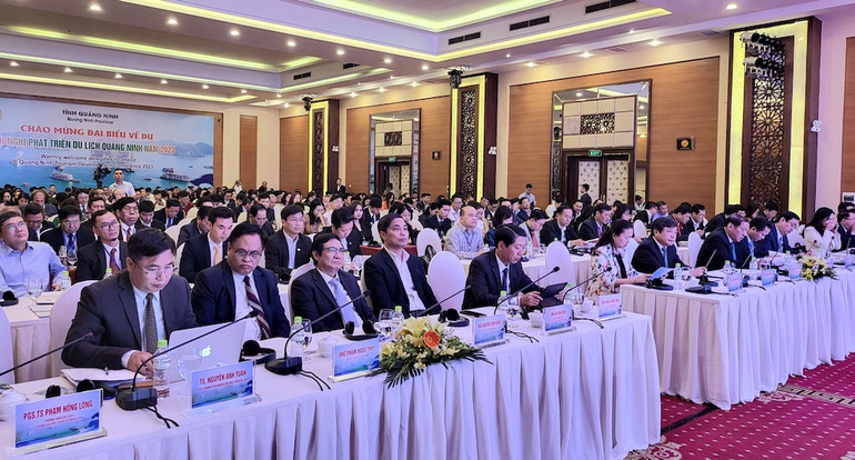 Các đại biểu dự hội nghị.