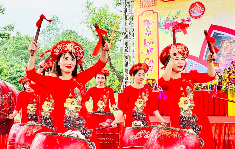 Màn trống khai hội chùa Quỳnh Lâm 2023.