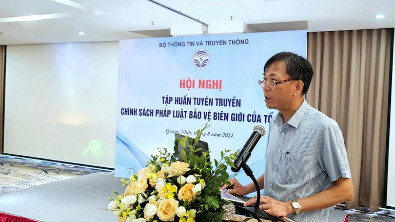 Ông Hồ Hồng Hải, Phó Vụ trưởng Vụ Pháp chế Bộ Thông tin và Truyền thông phát biểu khai mạc Hội nghị.