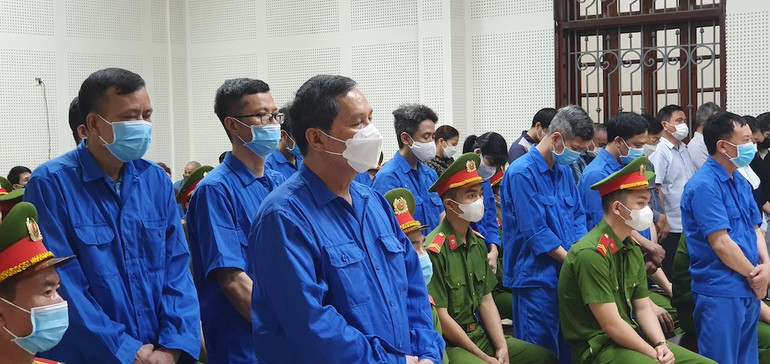 Cựu Chủ tịch Ủy ban nhân dân thành phố Hạ Long Phạm Hồng Hà (người thứ 2 từ trái qua phải). Cựu Chủ tịch Ủy ban nhân dân thành phố Hạ Long Phạm Hồng Hà (người thứ 2 từ trái qua phải).