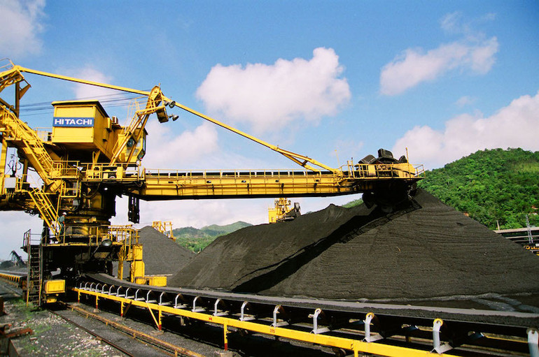 Ngành than vẫn là ngành chủ lực đóng góp quan trọng vào sự phát triển của tỉnh Quảng Ninh. Ngành than vẫn là ngành chủ lực đóng góp quan trọng vào sự phát triển của tỉnh Quảng Ninh.