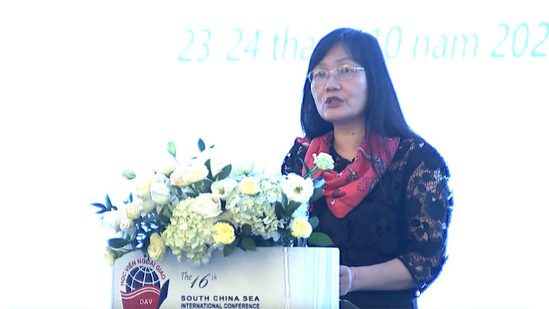 Quyền Giám đốc Học viện Ngoại giao Đại sứ, Tiến sĩ Phạm Lan Dung phát biểu khai mạc Hội thảo.