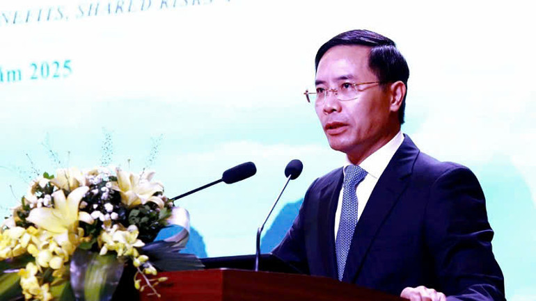 Ông Phạm Đức Ấn, Chủ tịch Ủy ban nhân dân tỉnh Quảng Ninh, phát biểu chào mừng hội thảo.