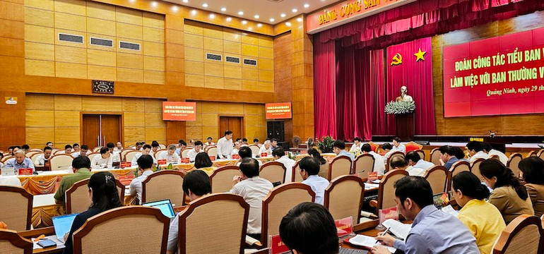 Các thành viên của Đoàn công tác đóng góp ý kiến tại buổi làm việc. Các thành viên của Đoàn công tác đóng góp ý kiến tại buổi làm việc.