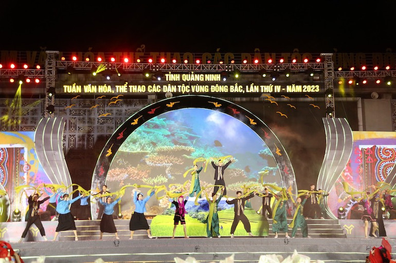 Chương trình nghệ thuật đặc sắc tại lễ khai mạc.