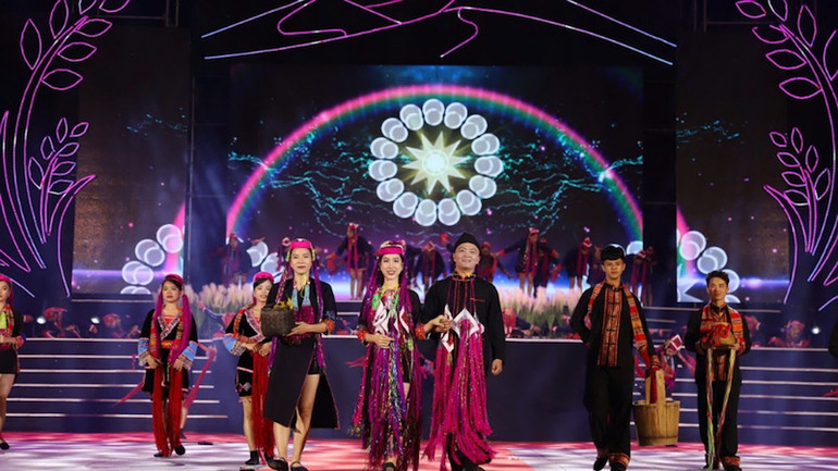 Đám cưới của người Dao Thanh Y được tái hiện sinh động trong lễ khai mạc Tuần Văn hóa - Du lịch huyện Bình Liêu năm 2024. Đám cưới của người Dao Thanh Y được tái hiện sinh động trong lễ khai mạc Tuần Văn hóa - Du lịch huyện Bình Liêu năm 2024.