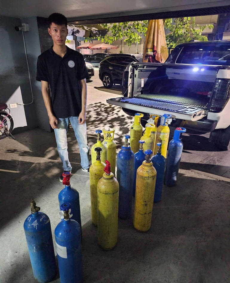 Nguyễn Chí Minh và tang vật bị Cơ quan công an phát hiện, thu giữ.