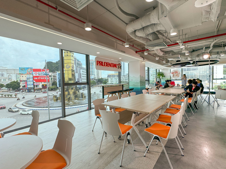 Không gian làm việc hiện đại, đầy đủ công năng sử dụng. Không gian làm việc hiện đại, đầy đủ công năng sử dụng.