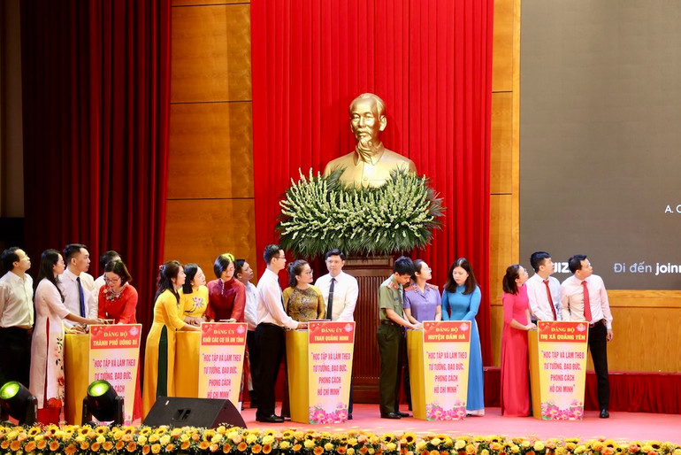 Nhiều đội thể hiện quyết tâm giành giải cao tại cuộc thi.