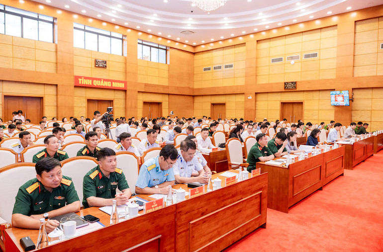 Các đại biểu tham dự hội nghị.