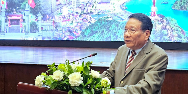 Phó Giáo sư-Tiến sĩ Đặng Văn Bài, Phó Chủ tịch Hội đồng Di sản văn hoá Quốc gia phát biểu đề dẫn tại Hội thảo.