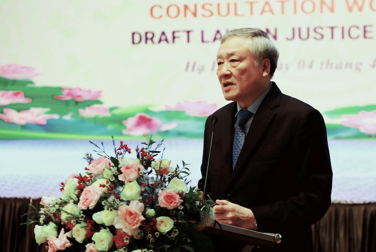 Chánh án Tòa án nhân dân tối cao Nguyễn Hòa Bình phát biểu khai mạc hội thảo. Chánh án Tòa án nhân dân tối cao Nguyễn Hòa Bình phát biểu khai mạc hội thảo.