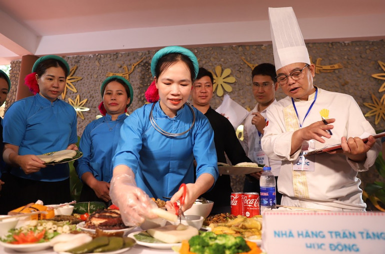 Các món ăn đặc trưng truyền thống và hiện đại được giới thiệu tại Ngày hội Văn hóa-Thể thao các dân tộc huyện Bình Liêu 2023.