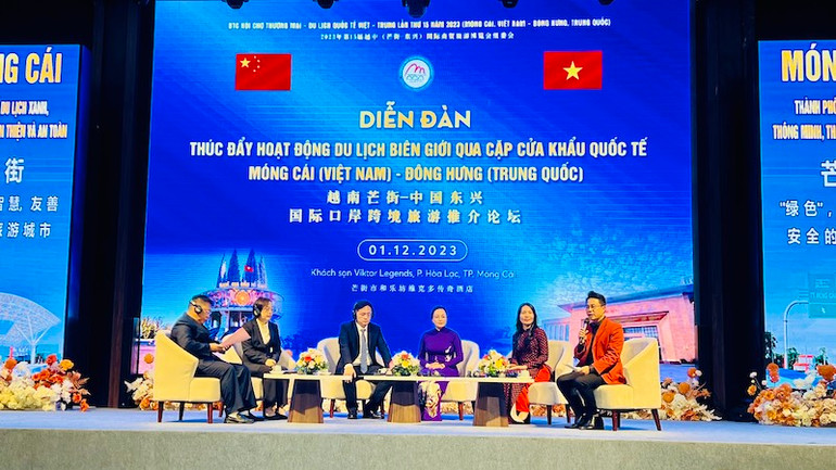 Đại biểu của 2 nước tham gia toạ đàm tại Diễn đàn.