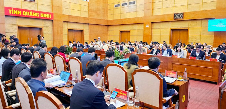 Các đại biểu tham dự hội thảo.